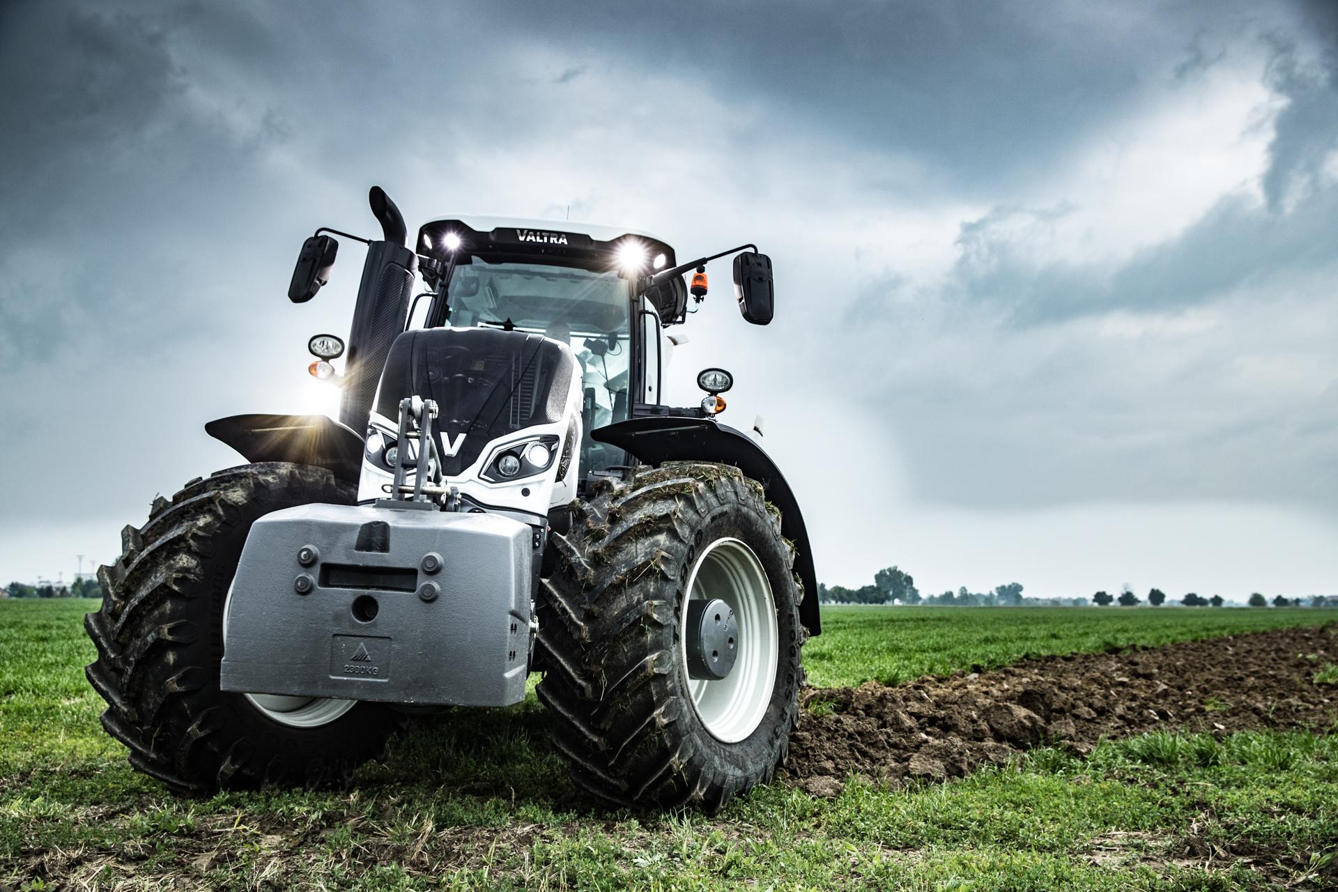 Белый трактор. Valtra s934. Valtra s 400. Башэнерготранс белый трактор новый.